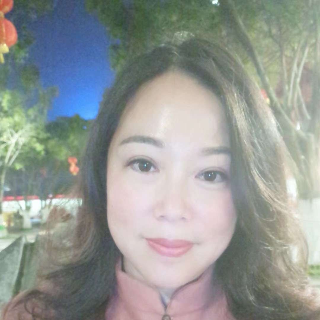 灵娅的照片