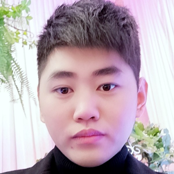 红酒翩飞的照片
