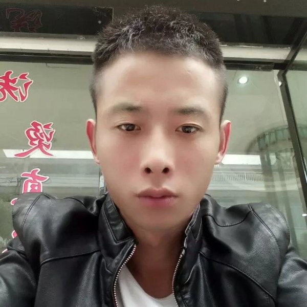 故意爱钢铁侠的照片