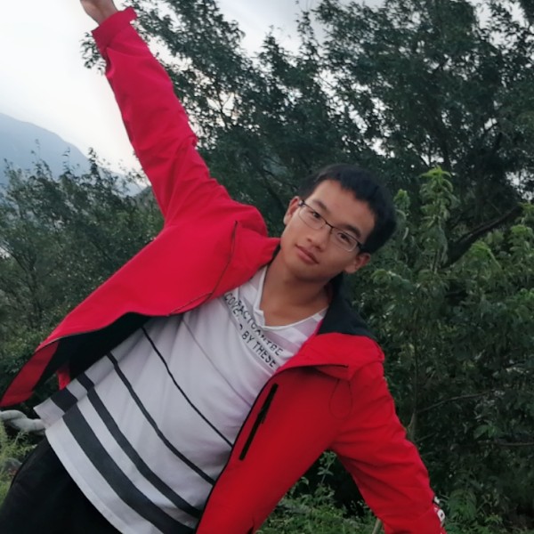 断夏蹙眉奋斗的照片