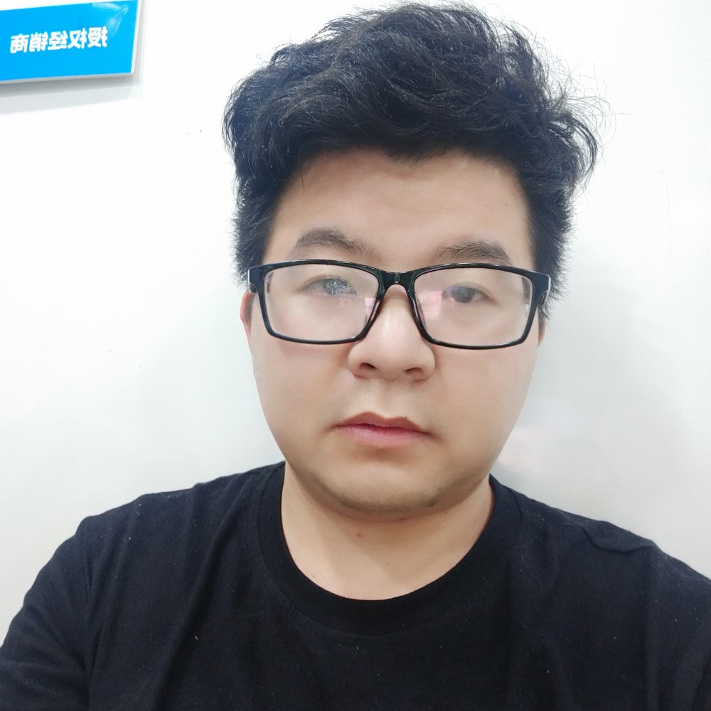 知性等待吐司的照片