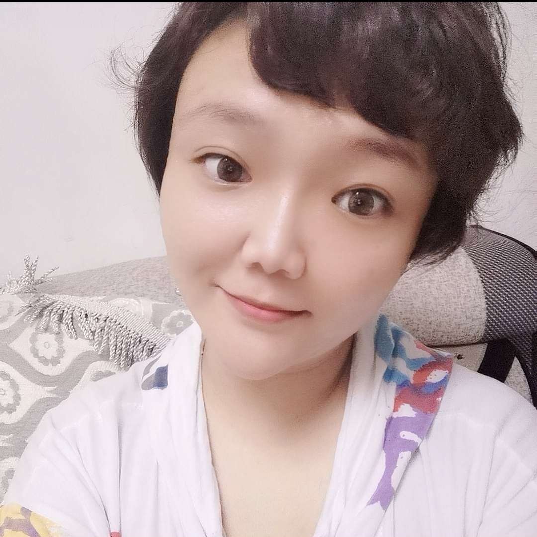 小懒猪挽手孤独的照片