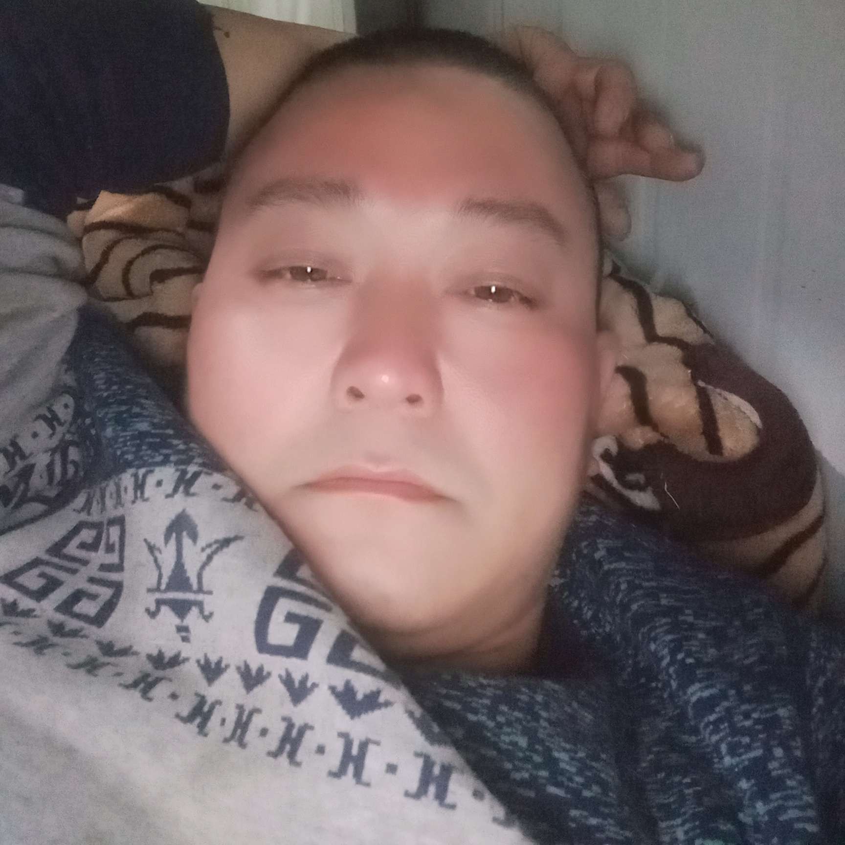 陌颜的干净的照片