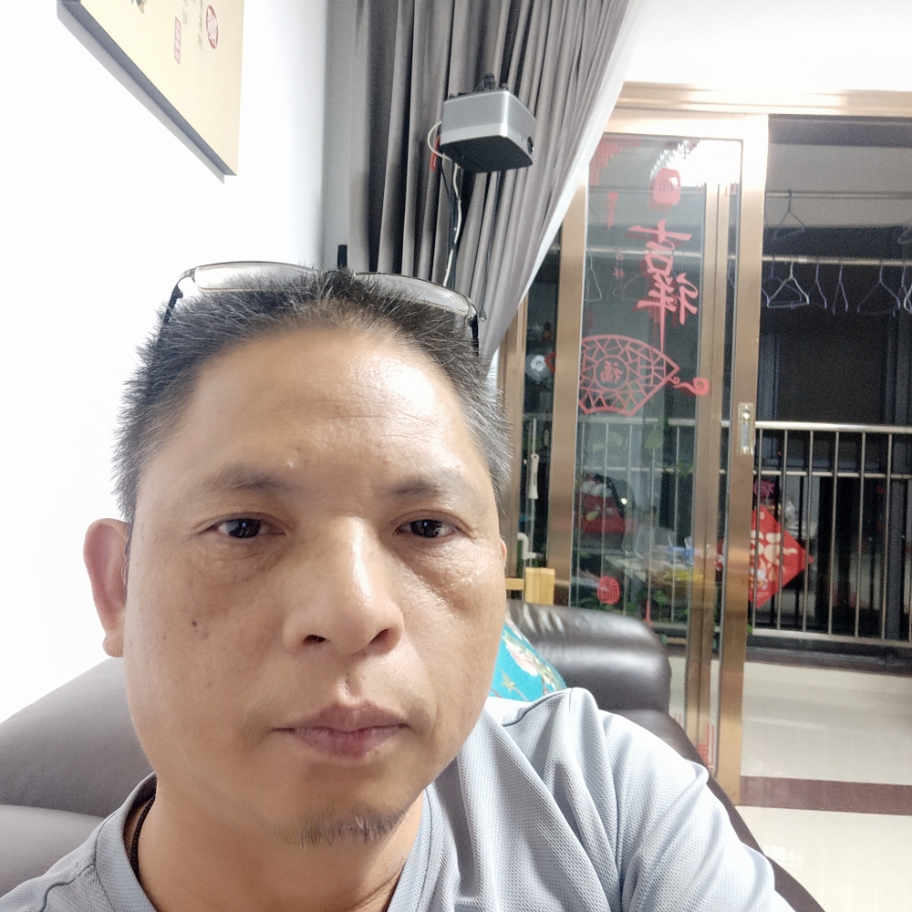 彪壮回首尊云的照片