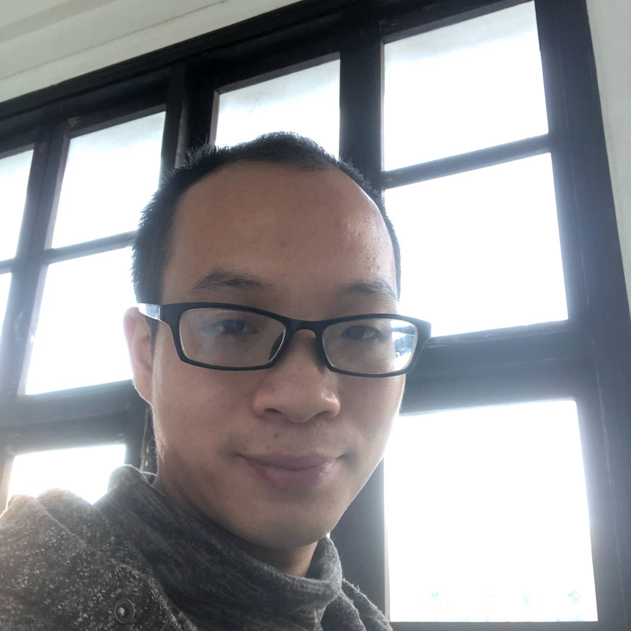 热心迎枕头的照片