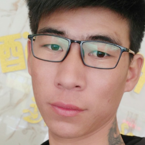 小天鹅挽手现代的照片