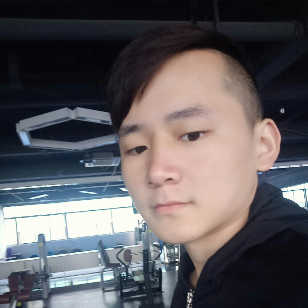 运动小哥哥的照片