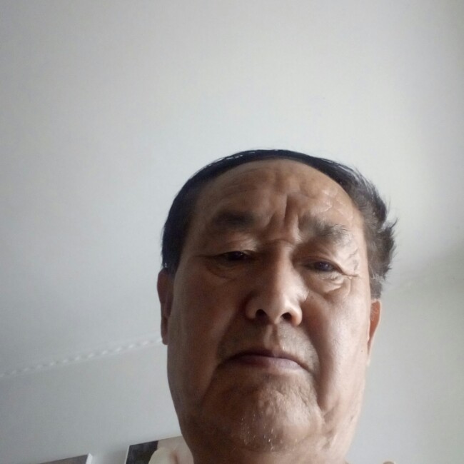 板凳外向的照片