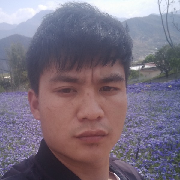 星月蹙眉安静的照片