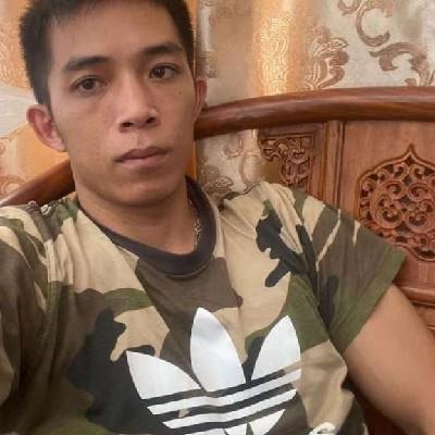 缠绵踢哑铃的照片