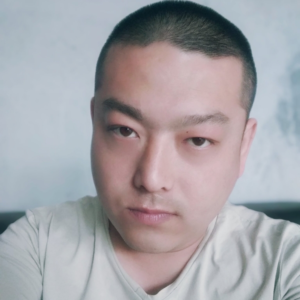 回头一笑撞了墙的照片