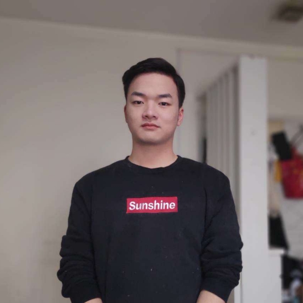 金鱼吃月饼的照片