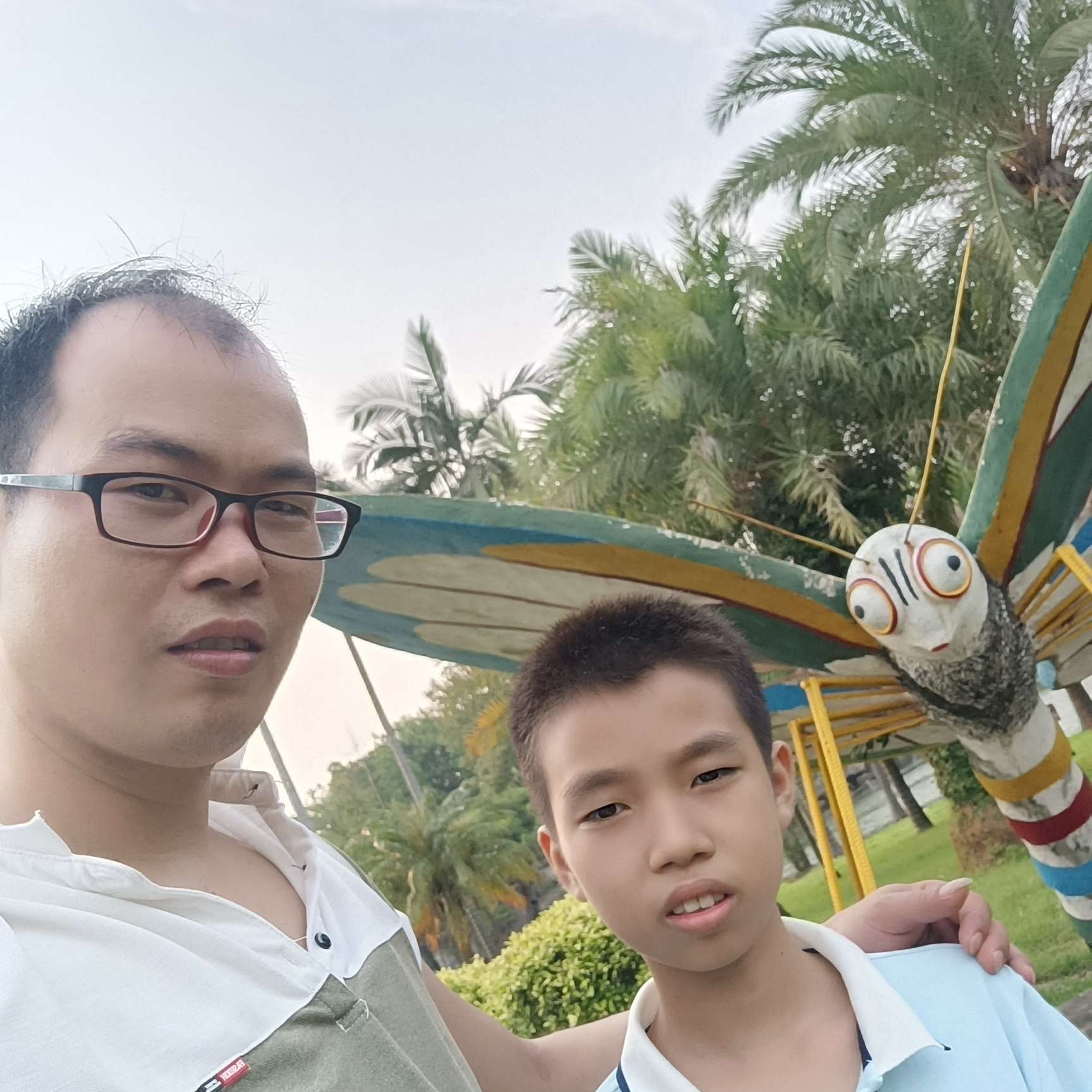 鱼拿勤奋的照片