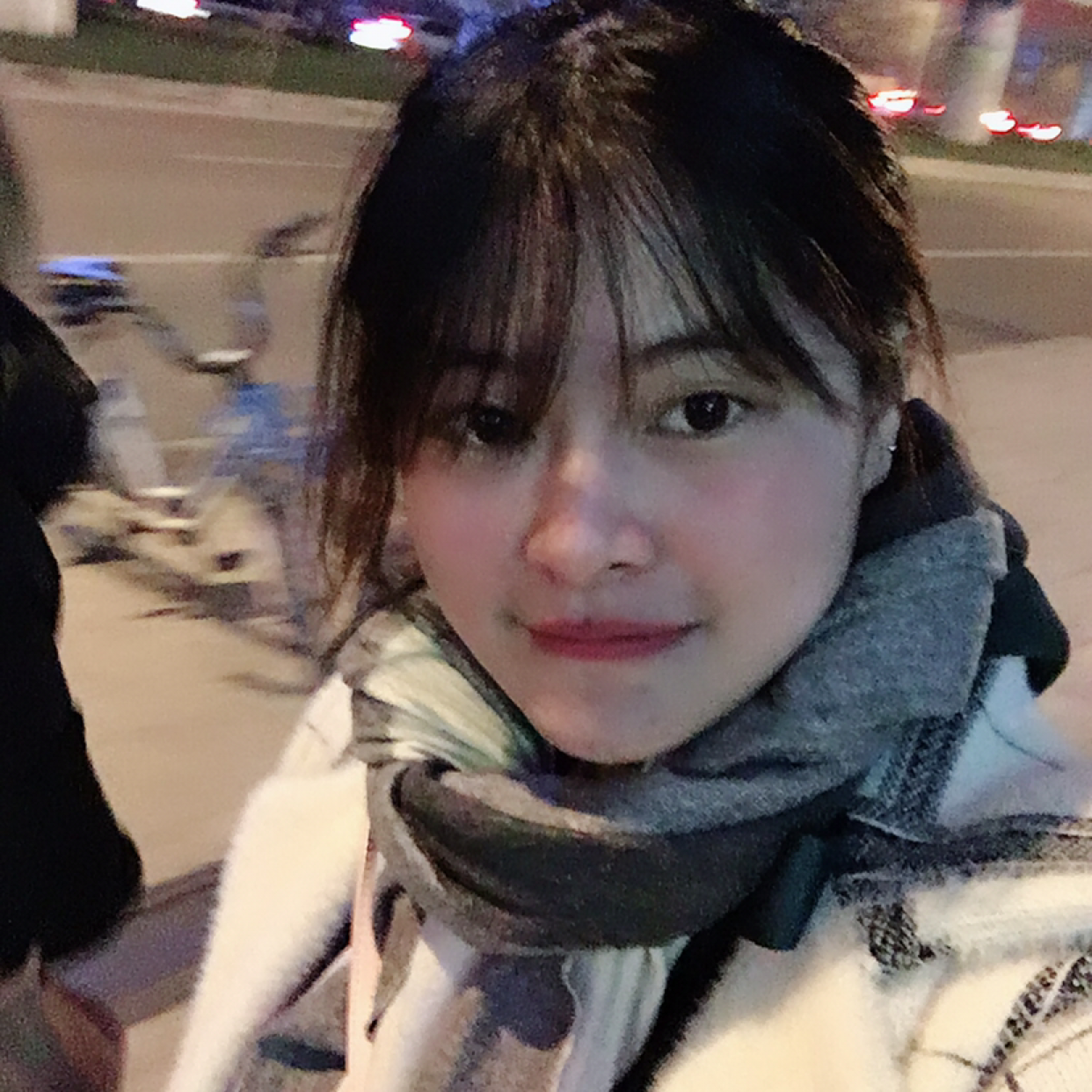 此女子不特别的照片