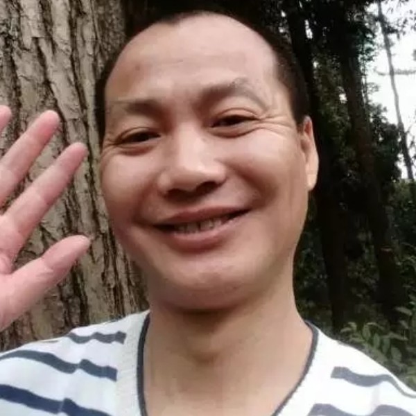 纯真浅吻草莓的照片