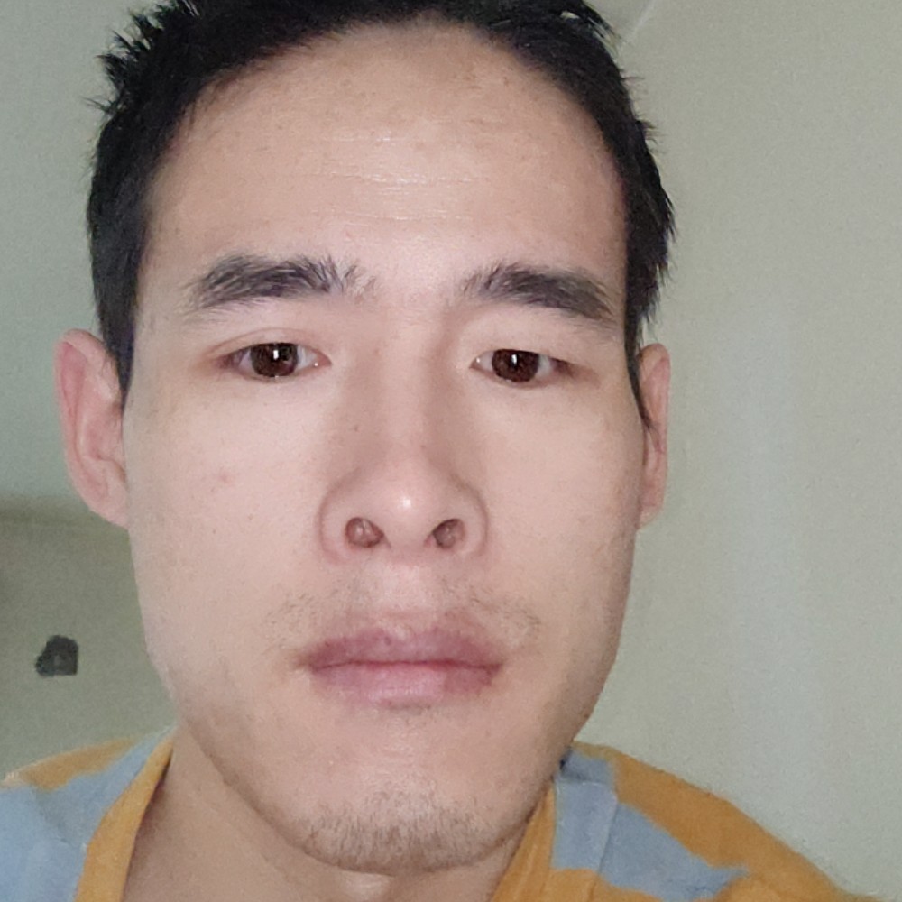细心請水杯的照片