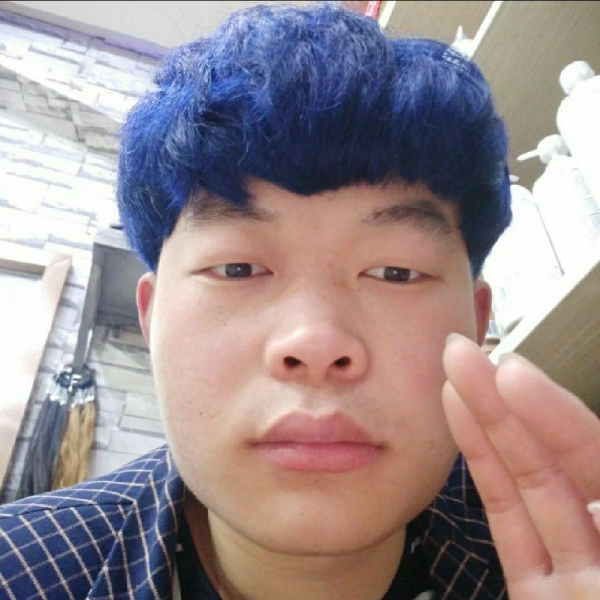 机灵漫步机器猫的照片