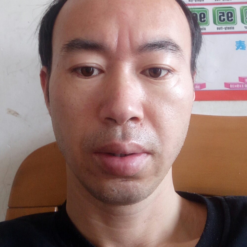 美丽浅吻戒指的照片
