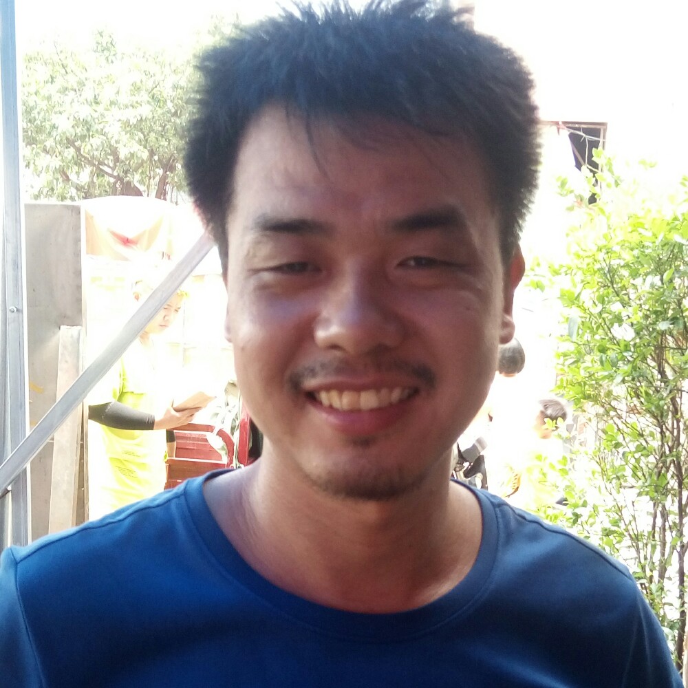 无邪的松球的照片