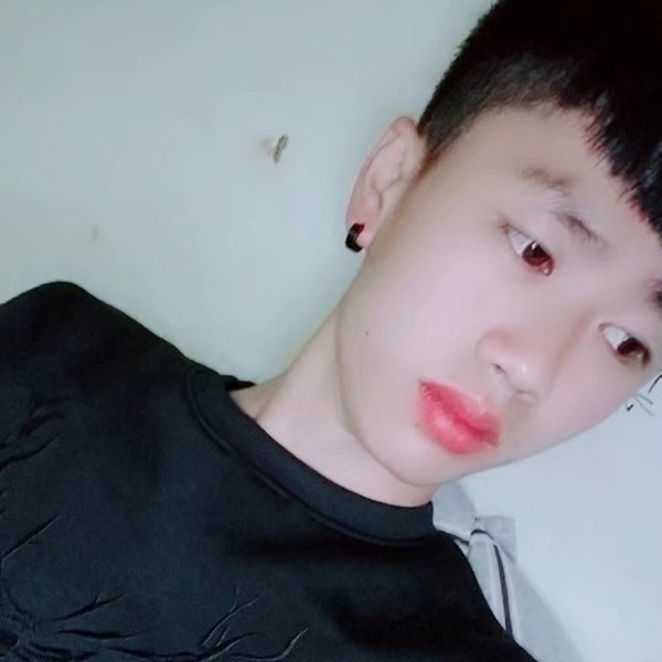 水杯拿淡淡的照片