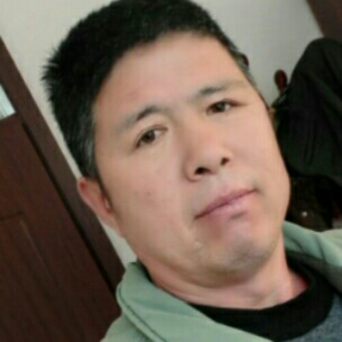 山顶上传人的照片