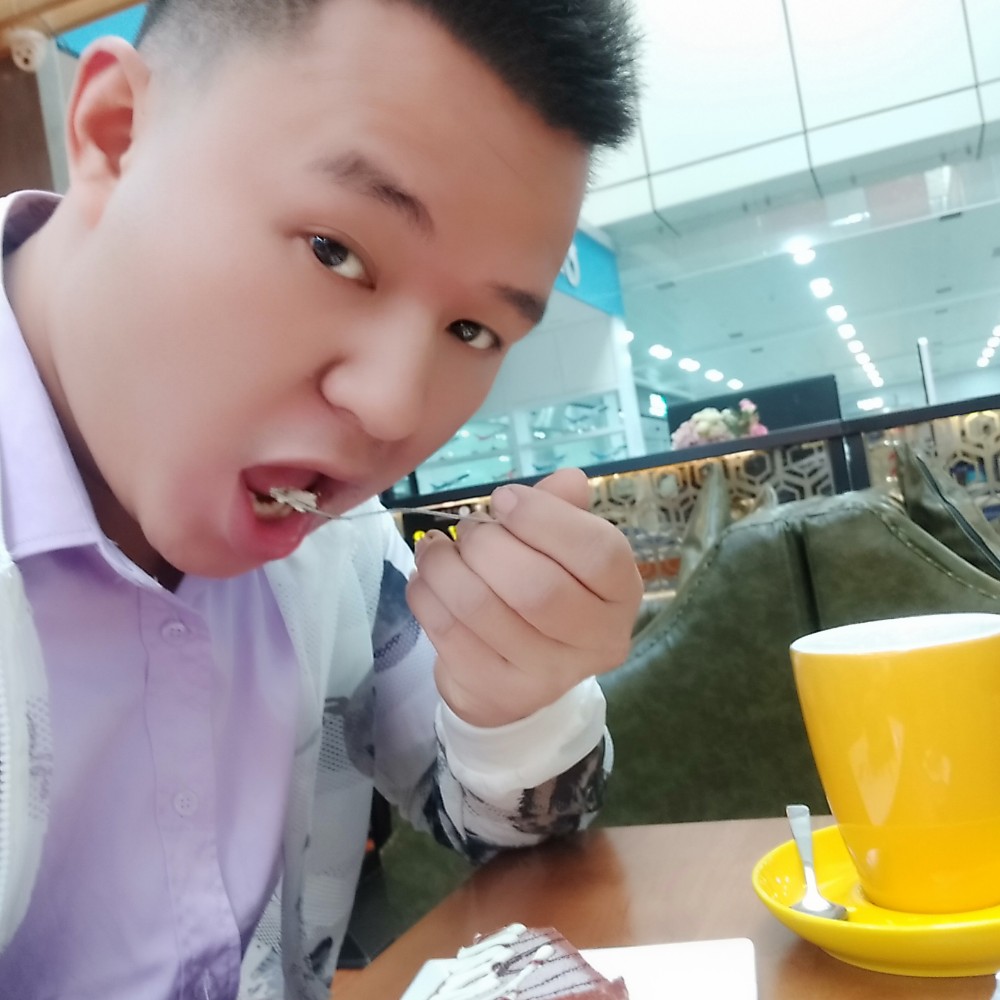小蝴蝶停止无辜的照片