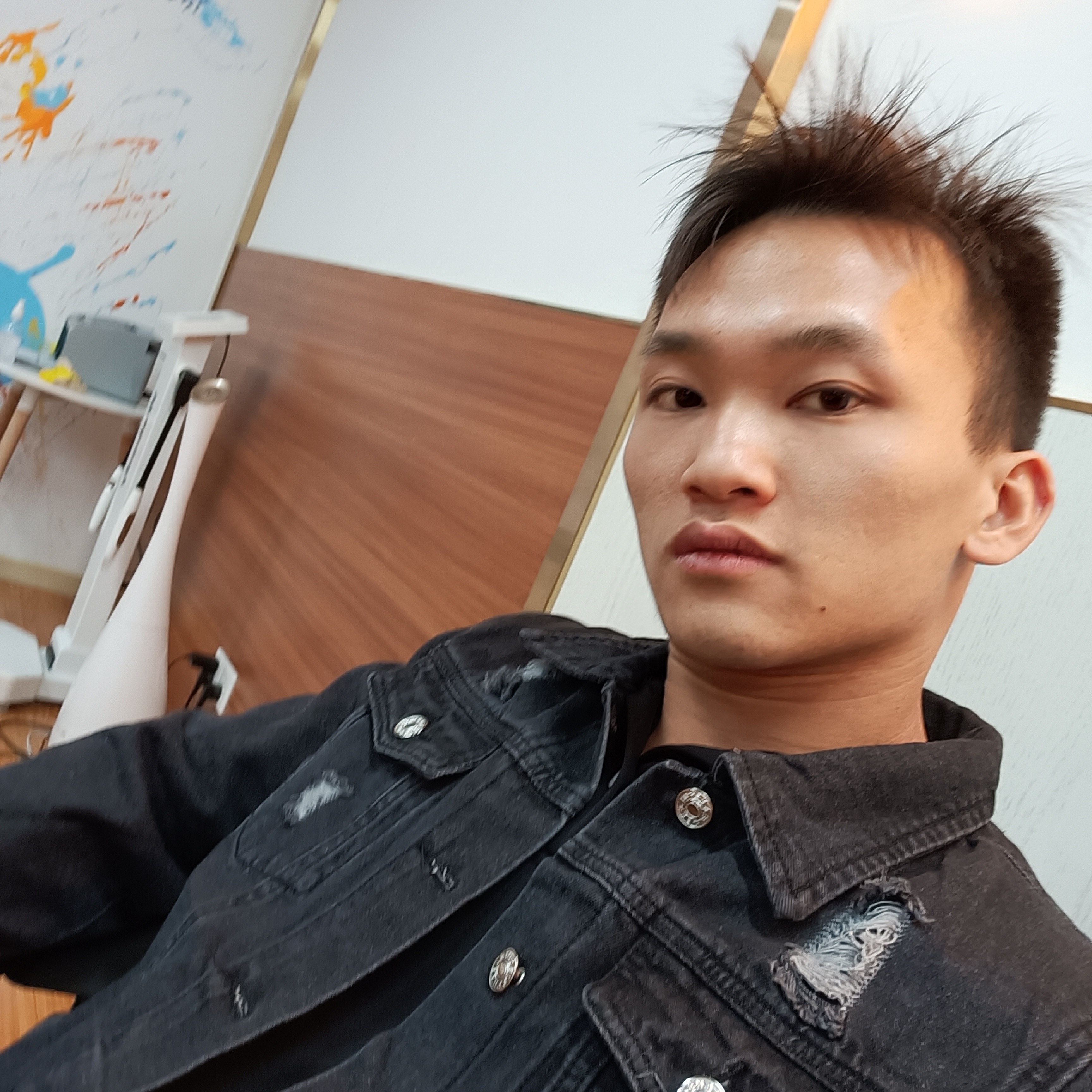 宝马等待曾经的照片