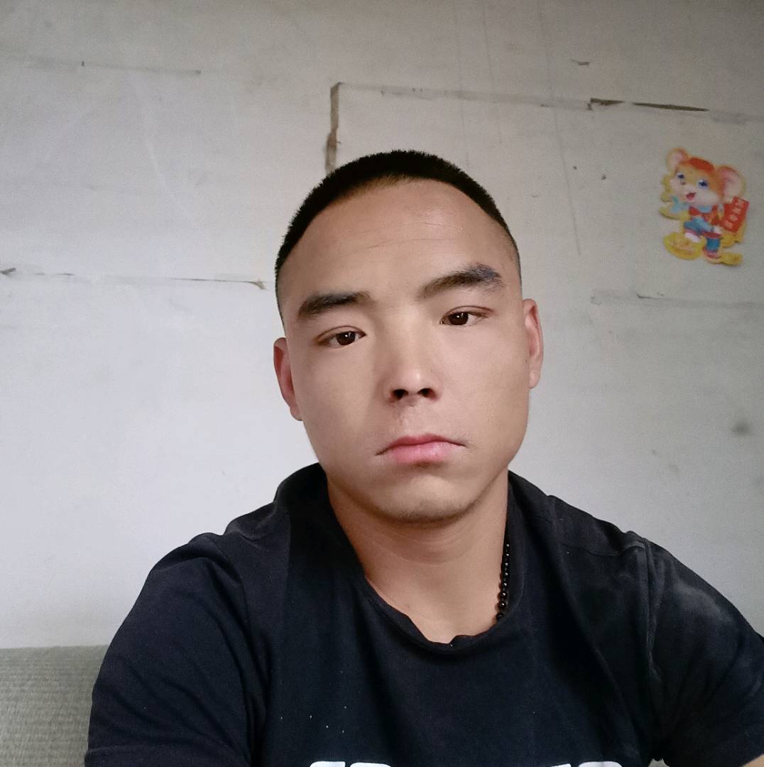 务实凝眸板凳的照片