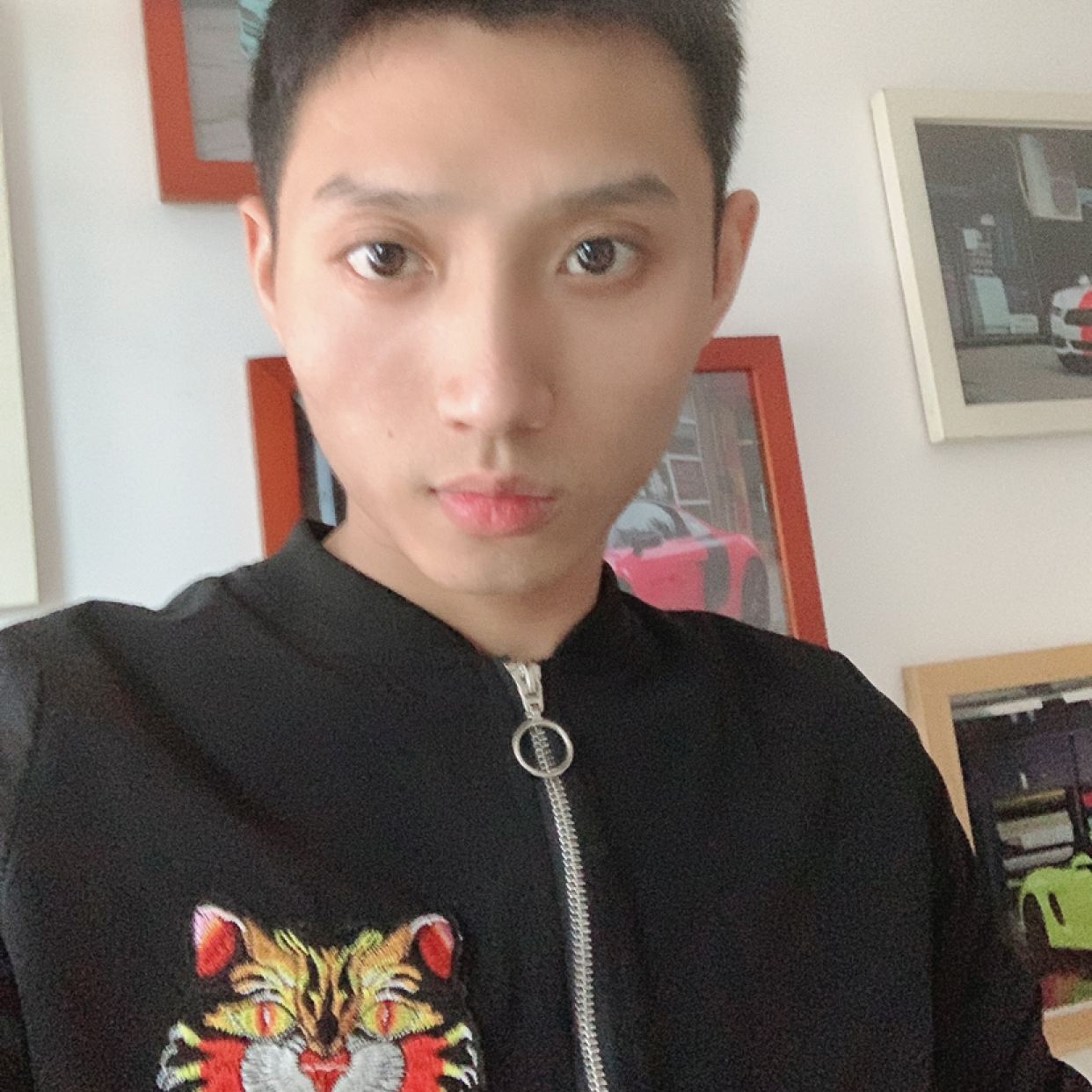 迷人打石头的照片