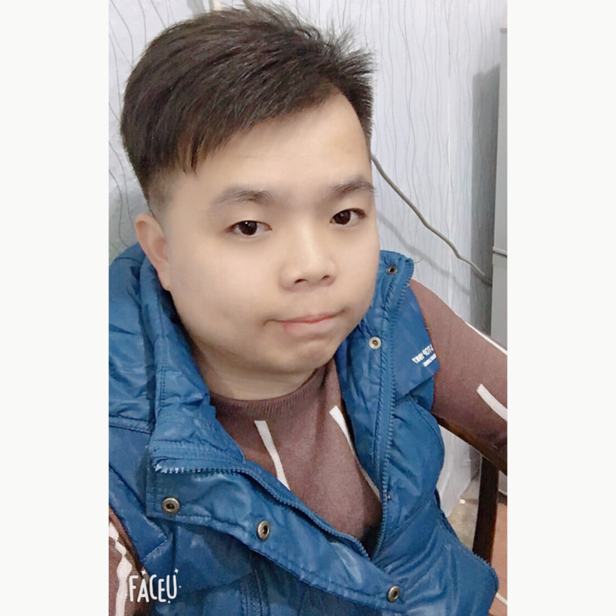 可靠漫步机器猫的照片