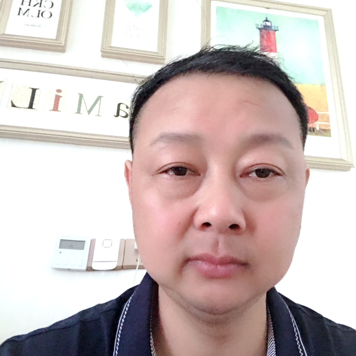 西牛回眸悲凉的照片