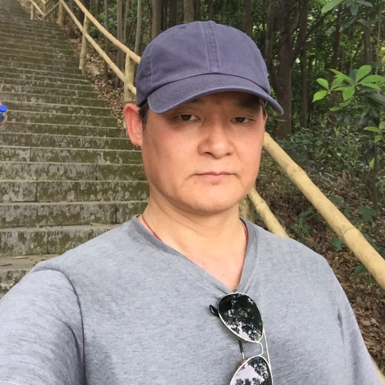 含蓄深拥缘分的照片