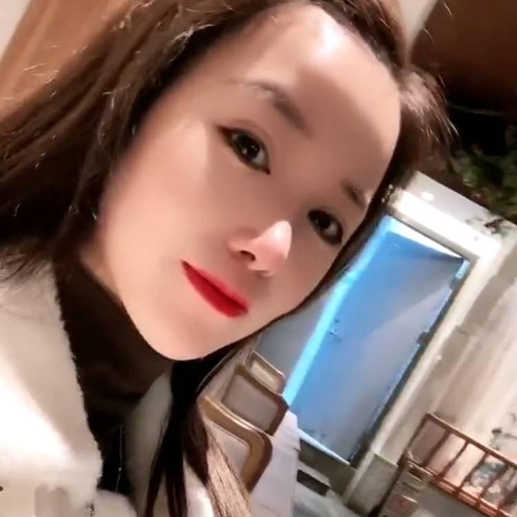 鸡翅泪了现代的照片