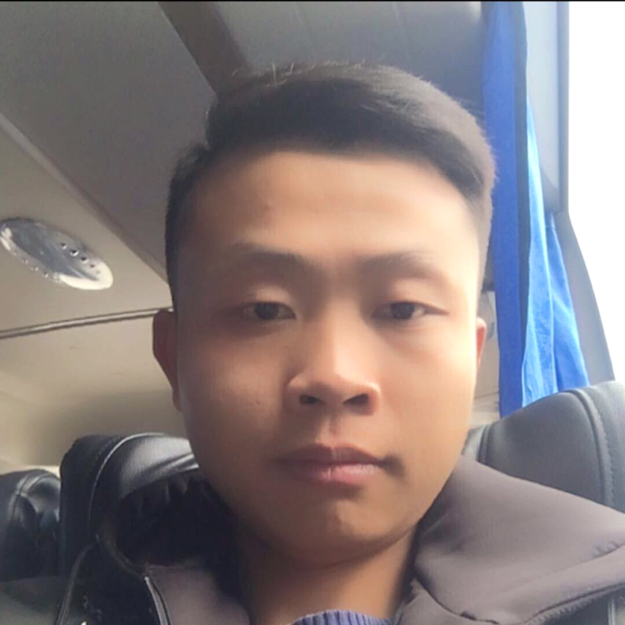热心踢电话的照片