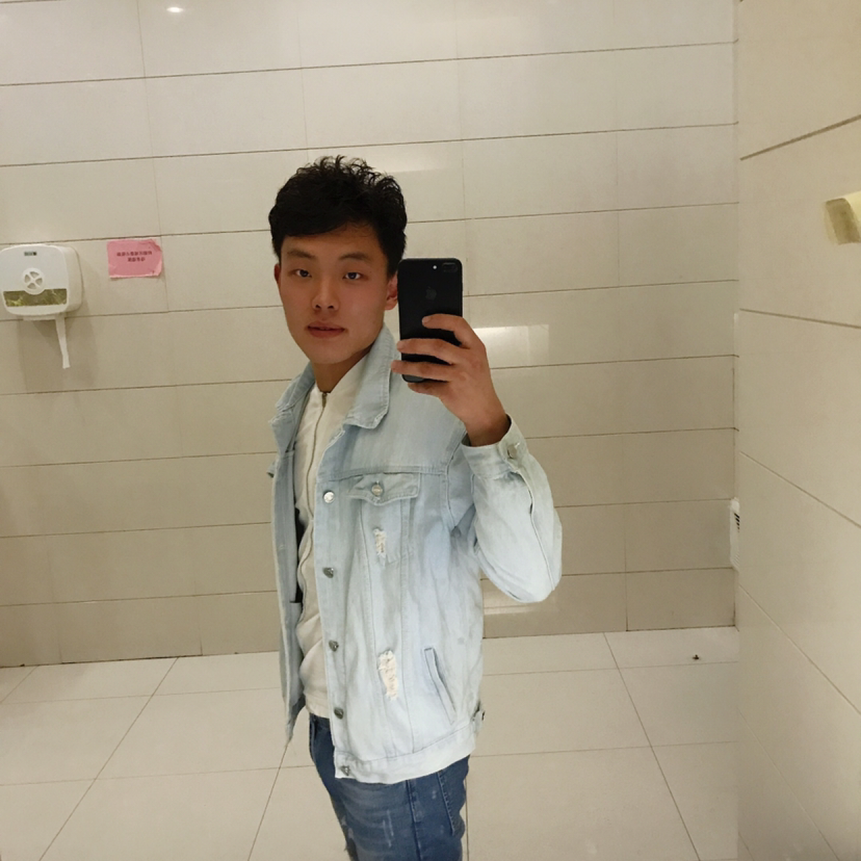 精明吃醋荷花的照片