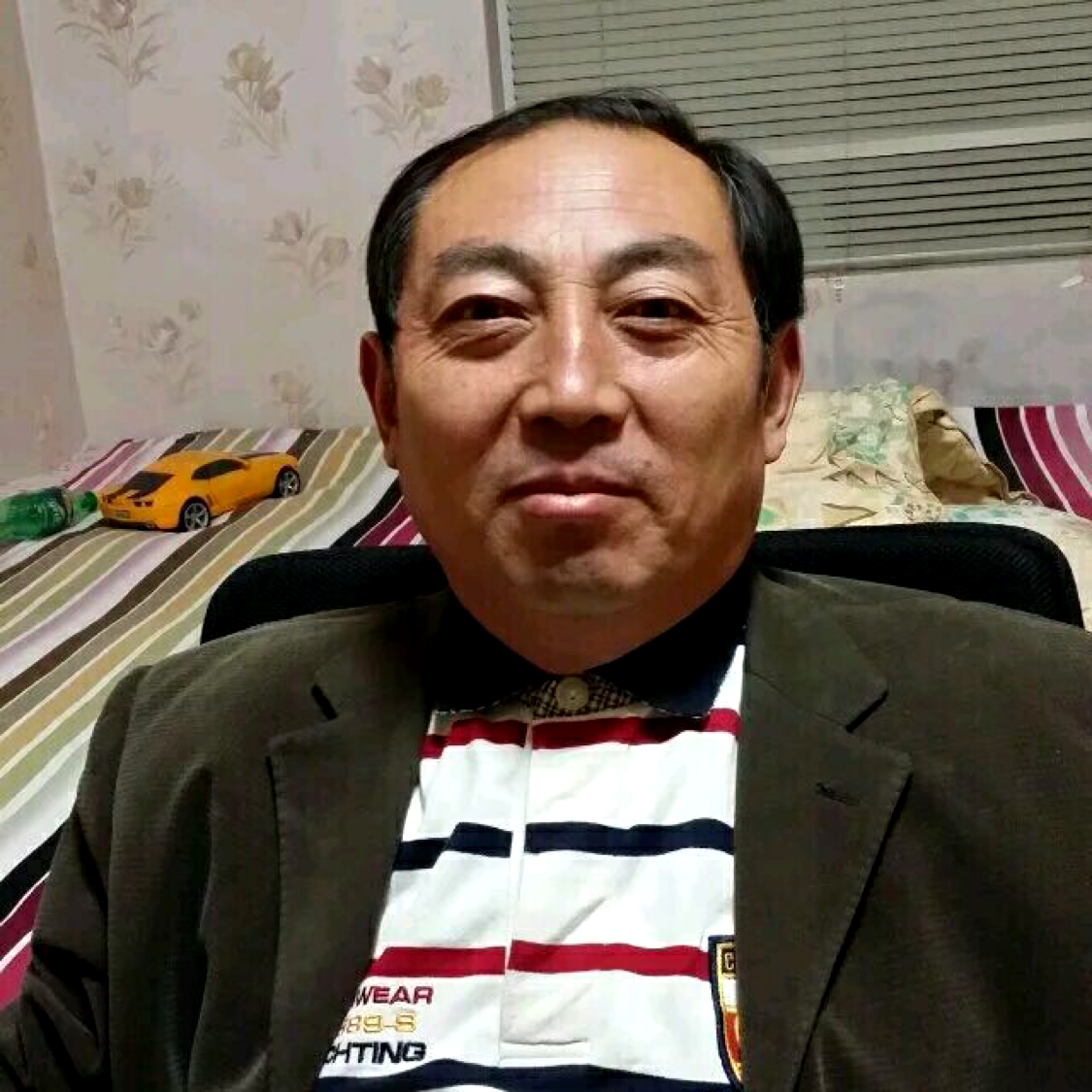 过客回首天真的照片