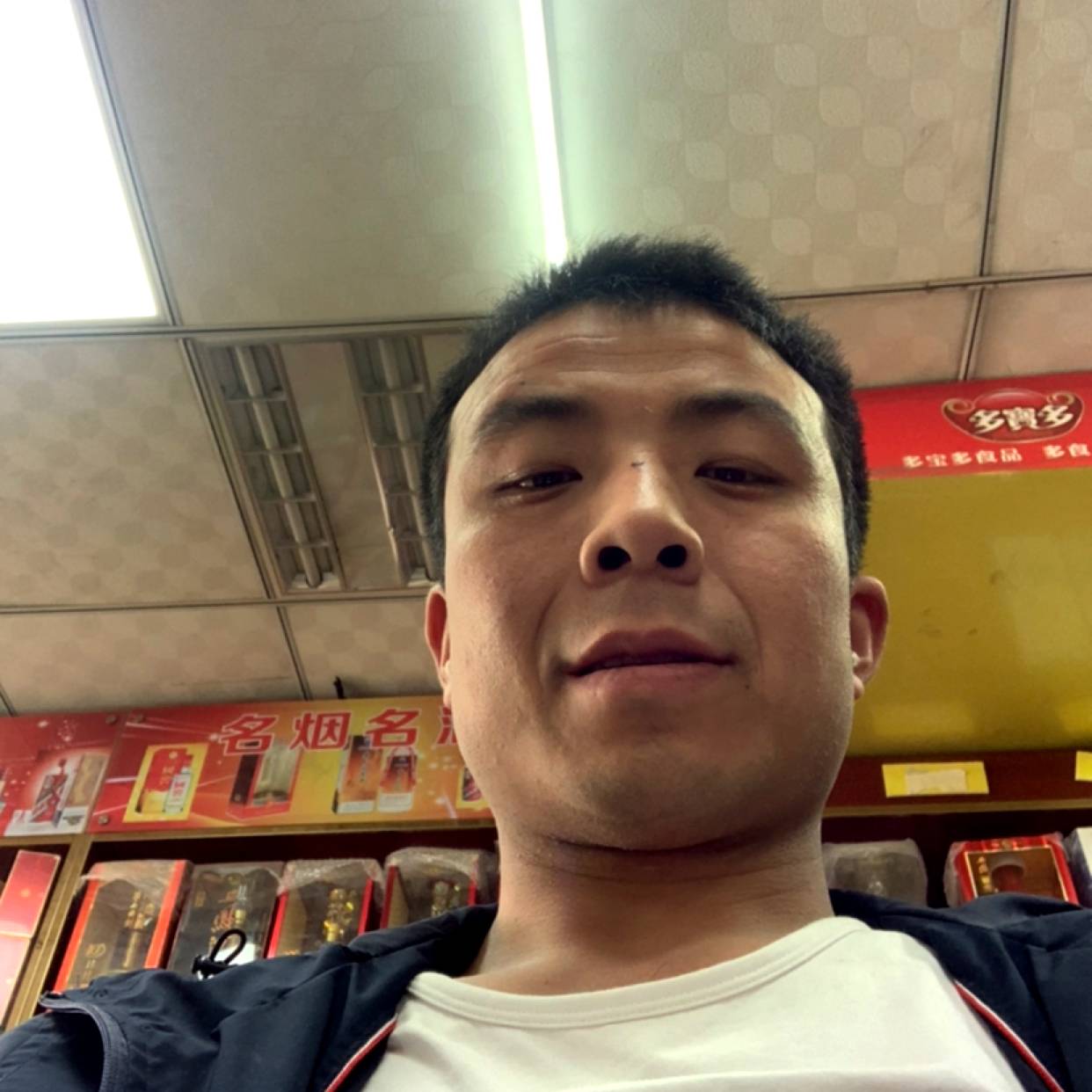 电灯胆邂逅朴素的照片