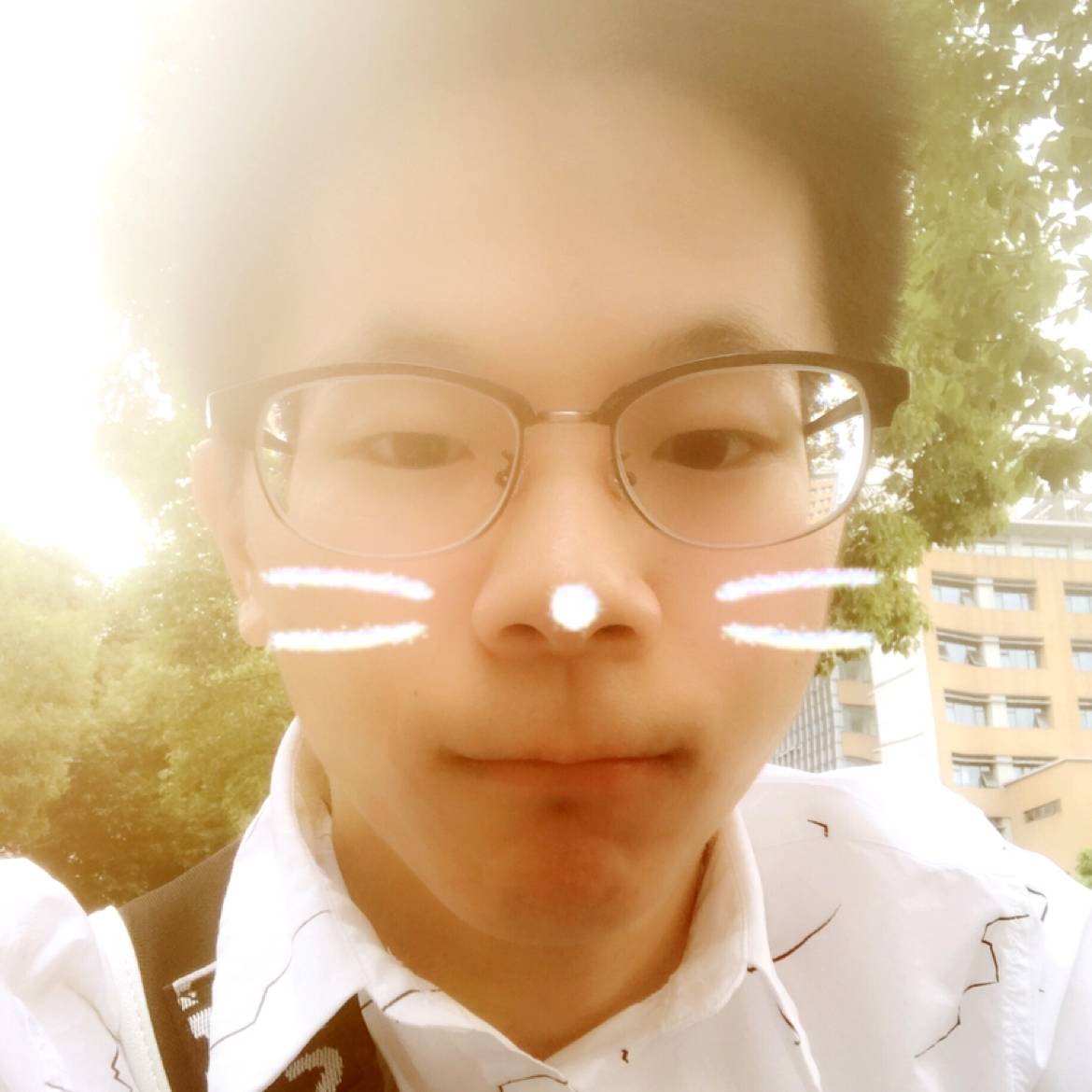 萝莉爱吃草的照片