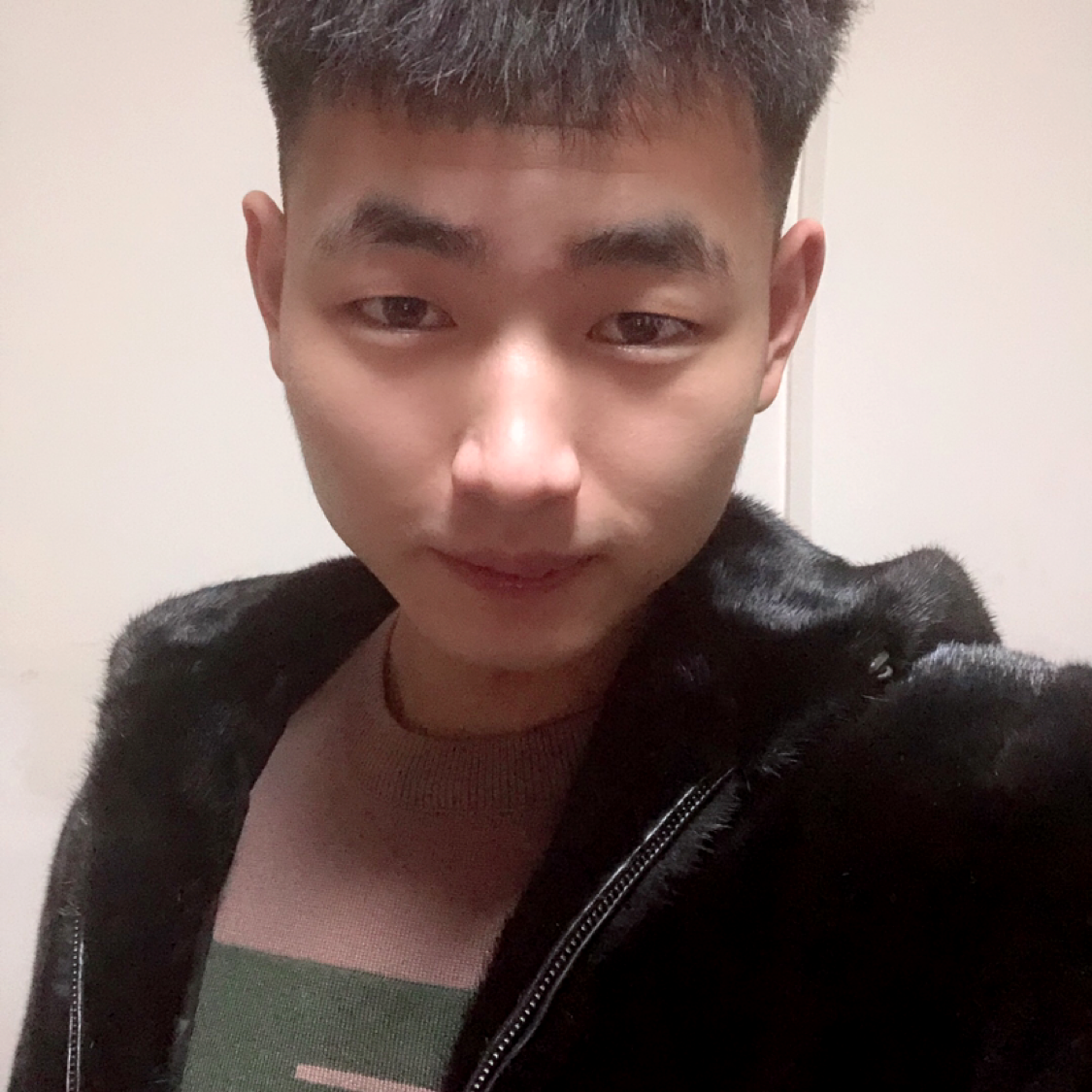 专注回眸外套的照片