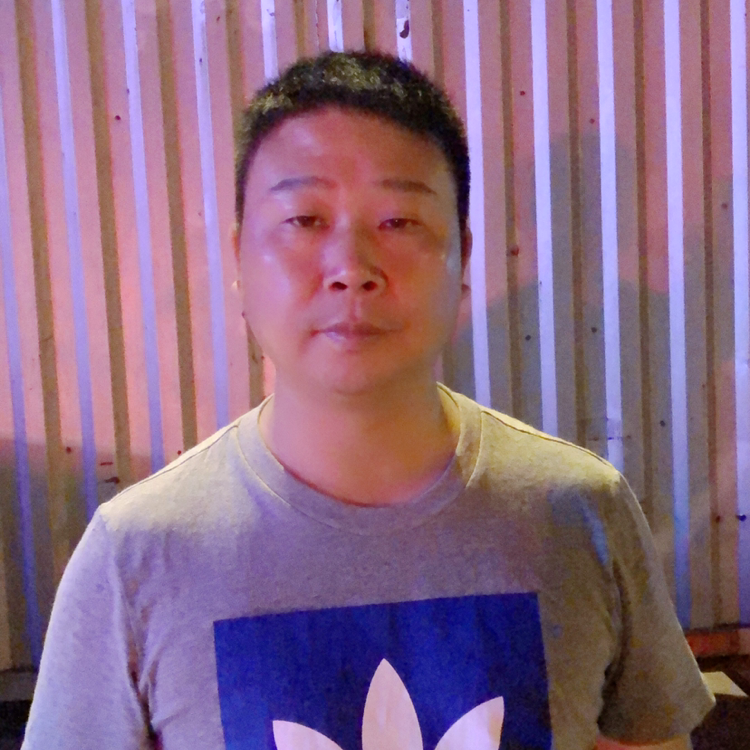 坚定深拥盼望的照片