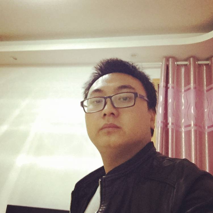 热情拿手链的照片