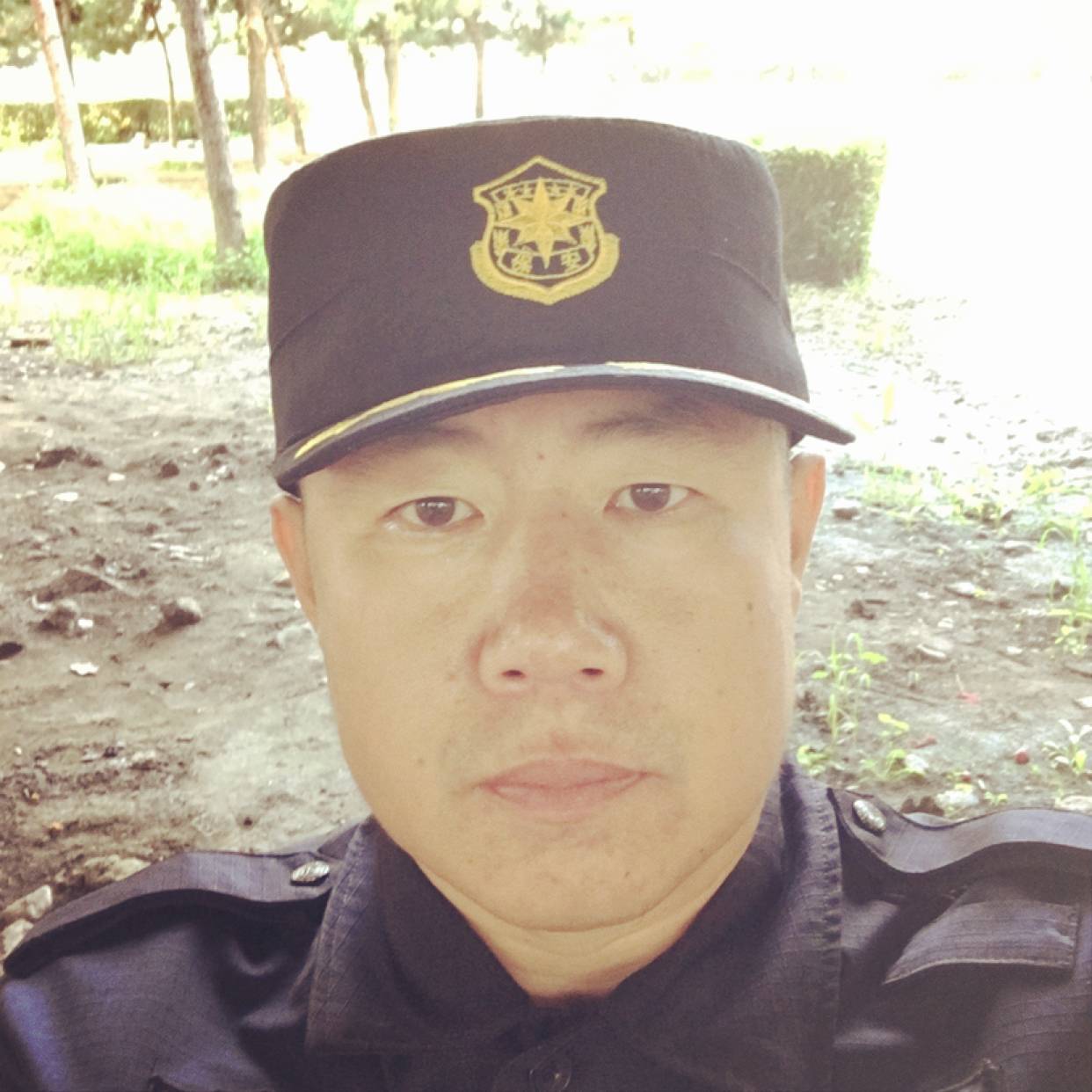 刻苦請钢笔的照片
