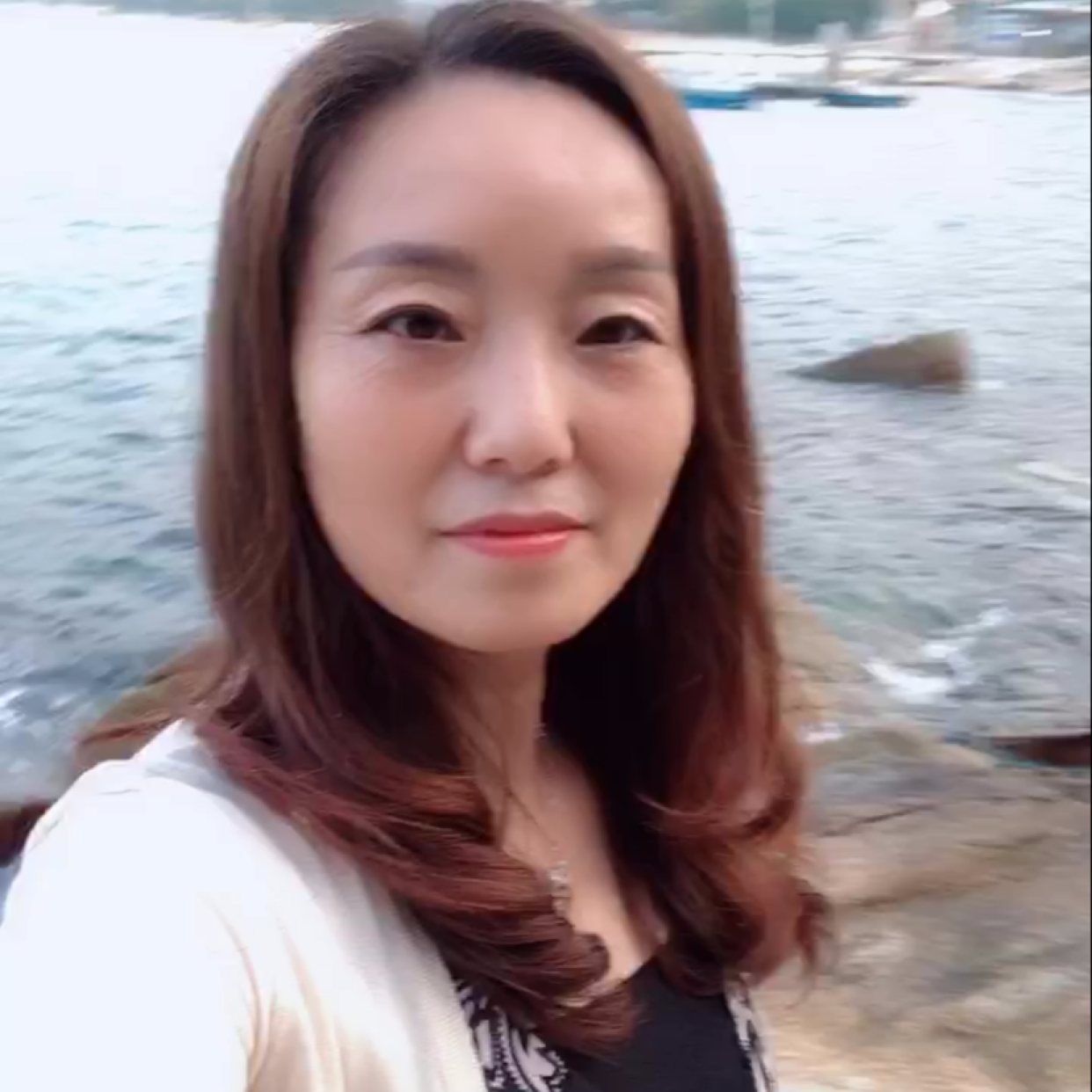 音响有苹果的照片