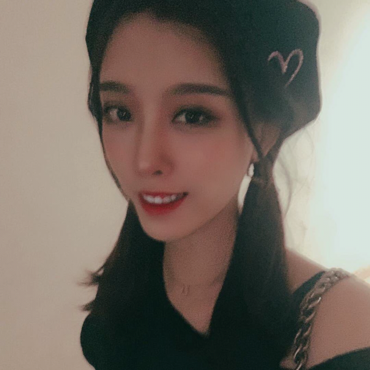 爱吃草莓的小可爱的照片