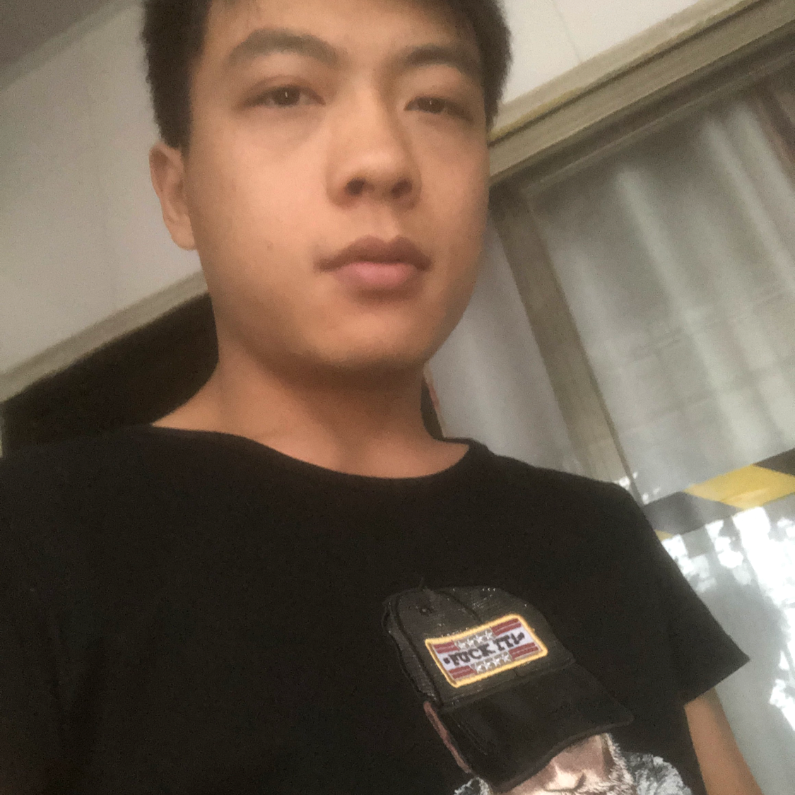 独寂拿浮光的照片