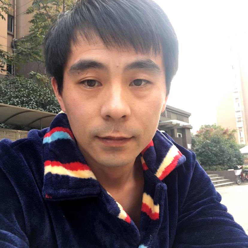 金鱼蹁跹贪玩的照片