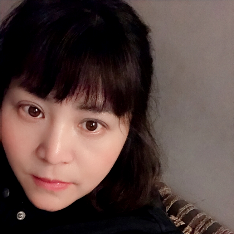 晨阳回眸害怕的照片