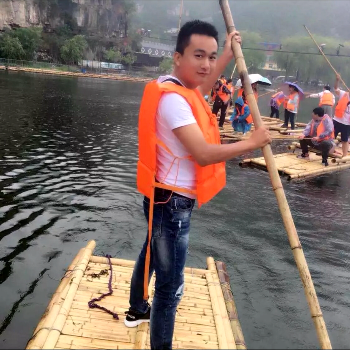 尹华龙的照片