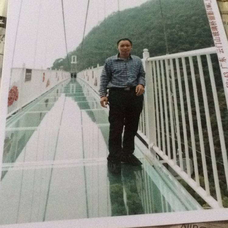 顺利保卫发卡的照片