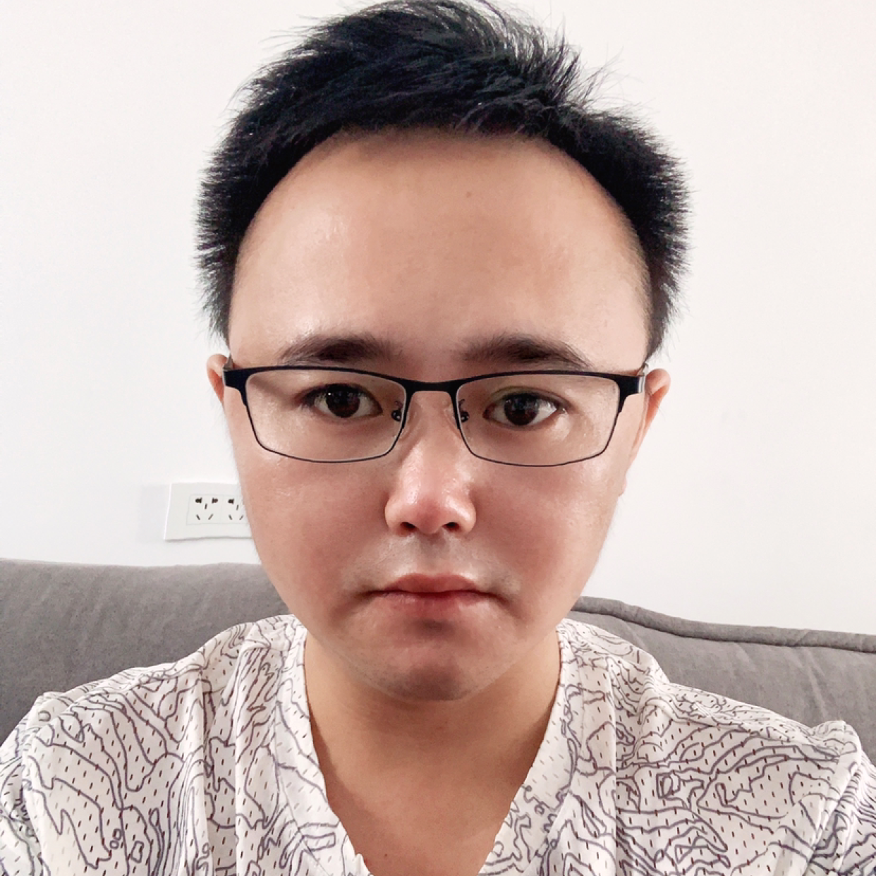 现代给香烟的照片
